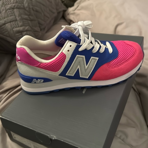 New balance - Picture 1 of 2